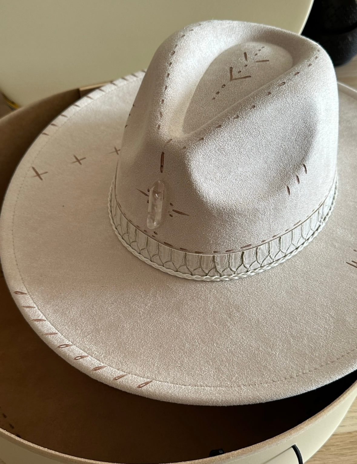 Cuarzo blanco hat